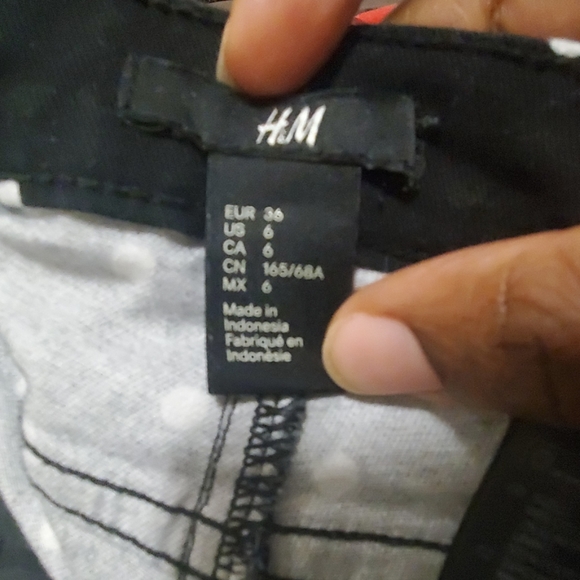 H&M polka dot Jean Shorts - Picture 3 of 4